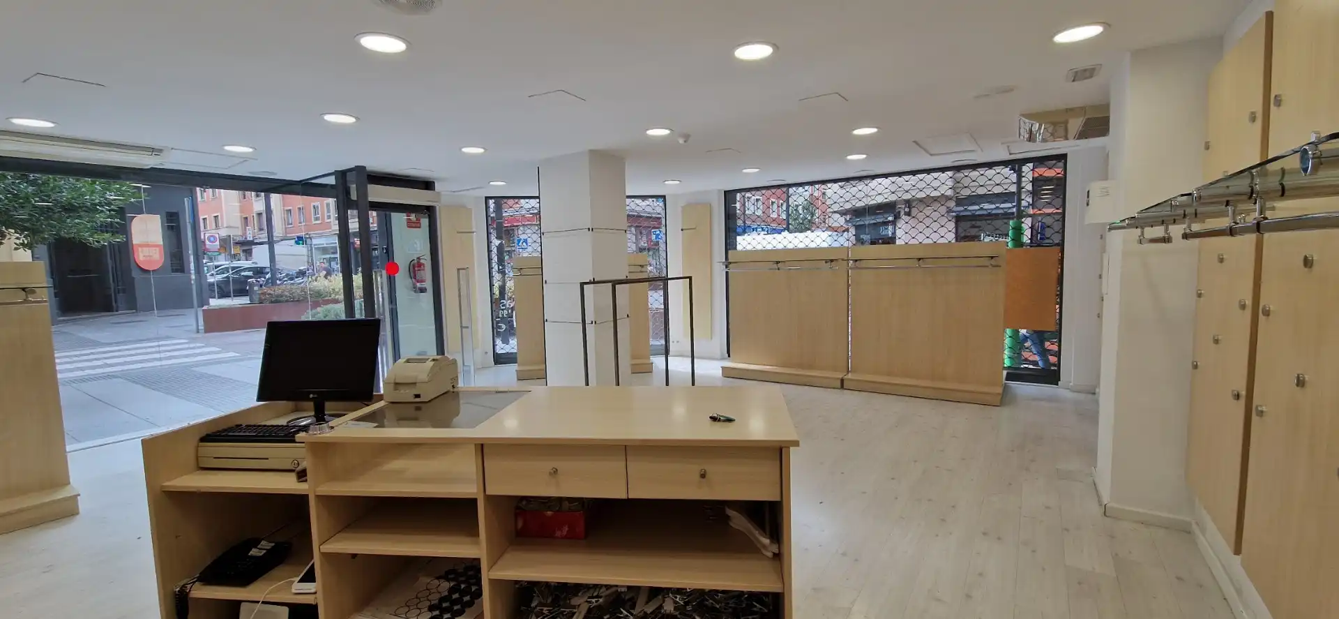 Local de lloguer en  Pamplona / Iruña amb Aire condicionat, Calefacció i Parquet