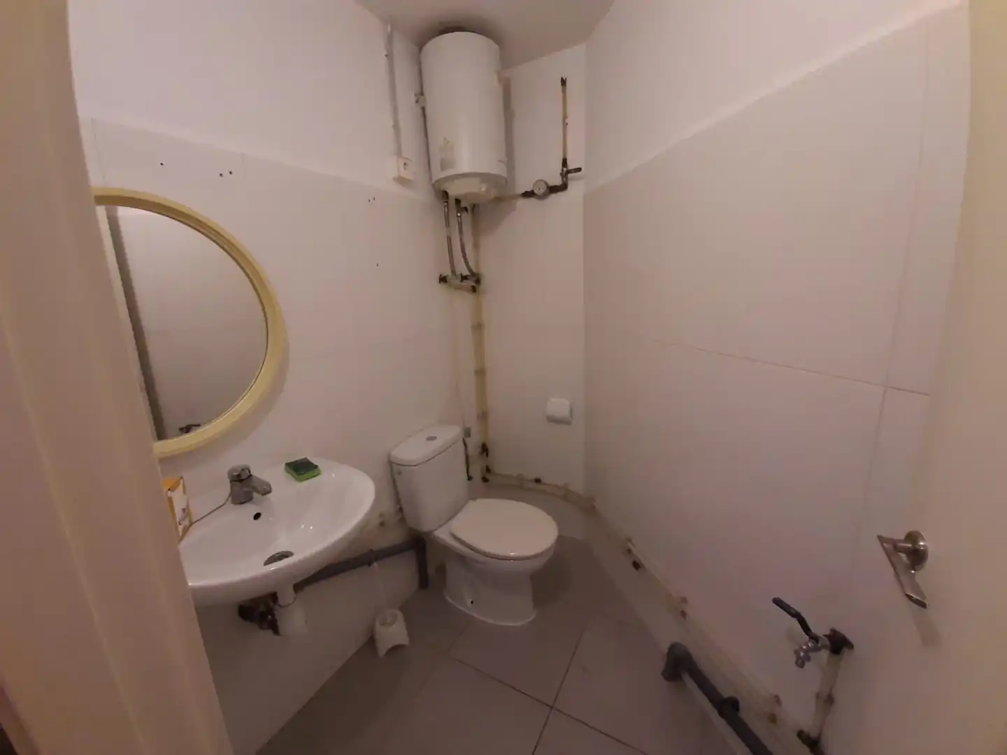 Badezimmer von Geschaftsraum zur Miete in Els Alamús mit Klimaanlage und Heizung