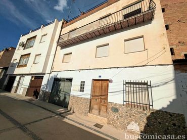 Casa con balcón en venta en Calle Blas Infante