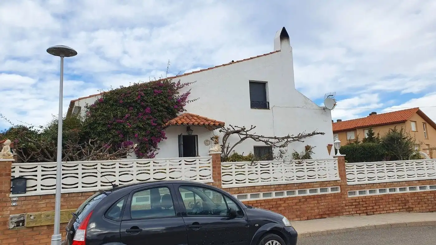 Villa mit Garten zum Verkauf in Carrer dels Lilas 3, imagen 2
