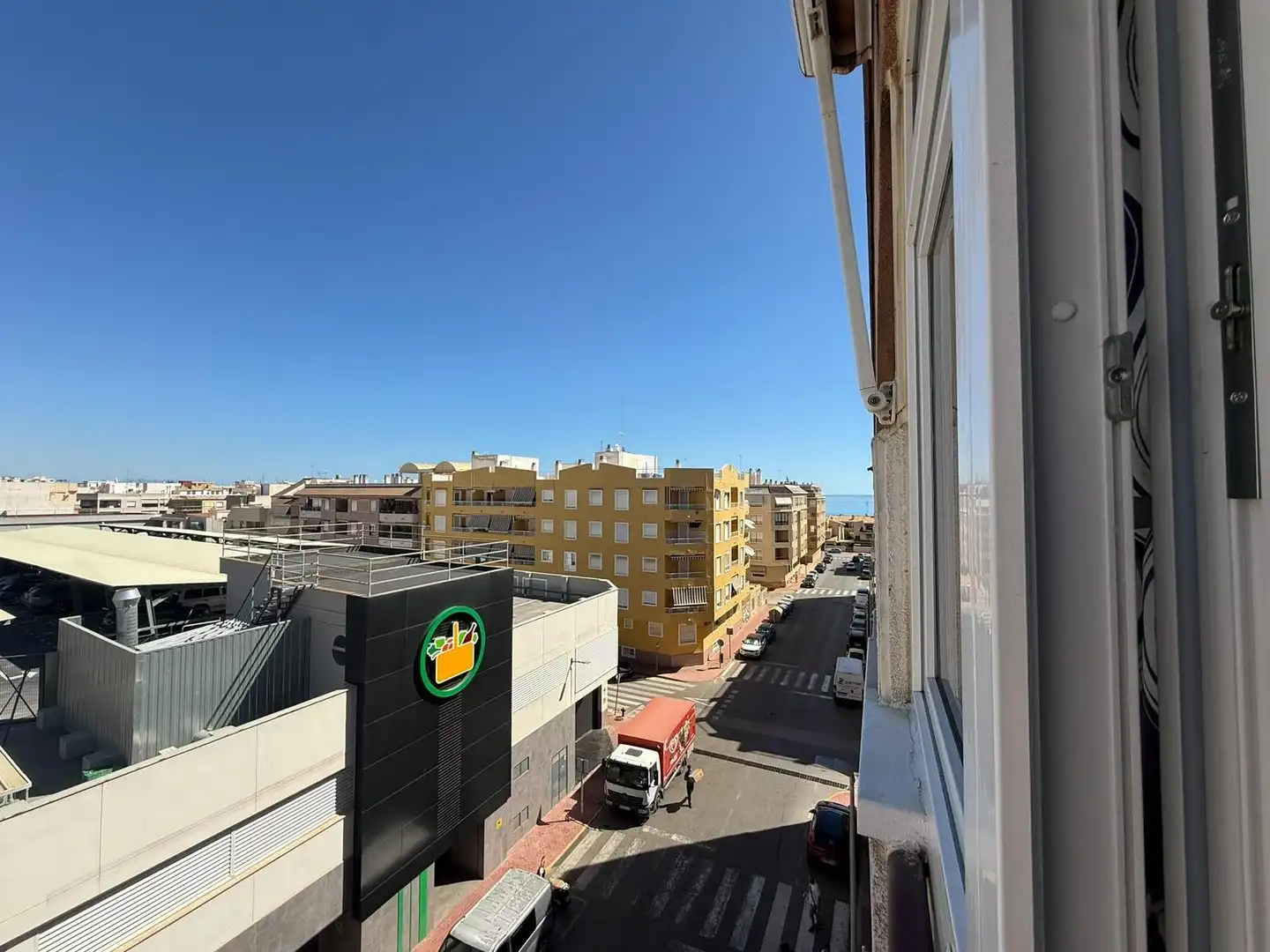 Vista exterior de Piso en venta en Guardamar del Segura con Trastero y Amueblado