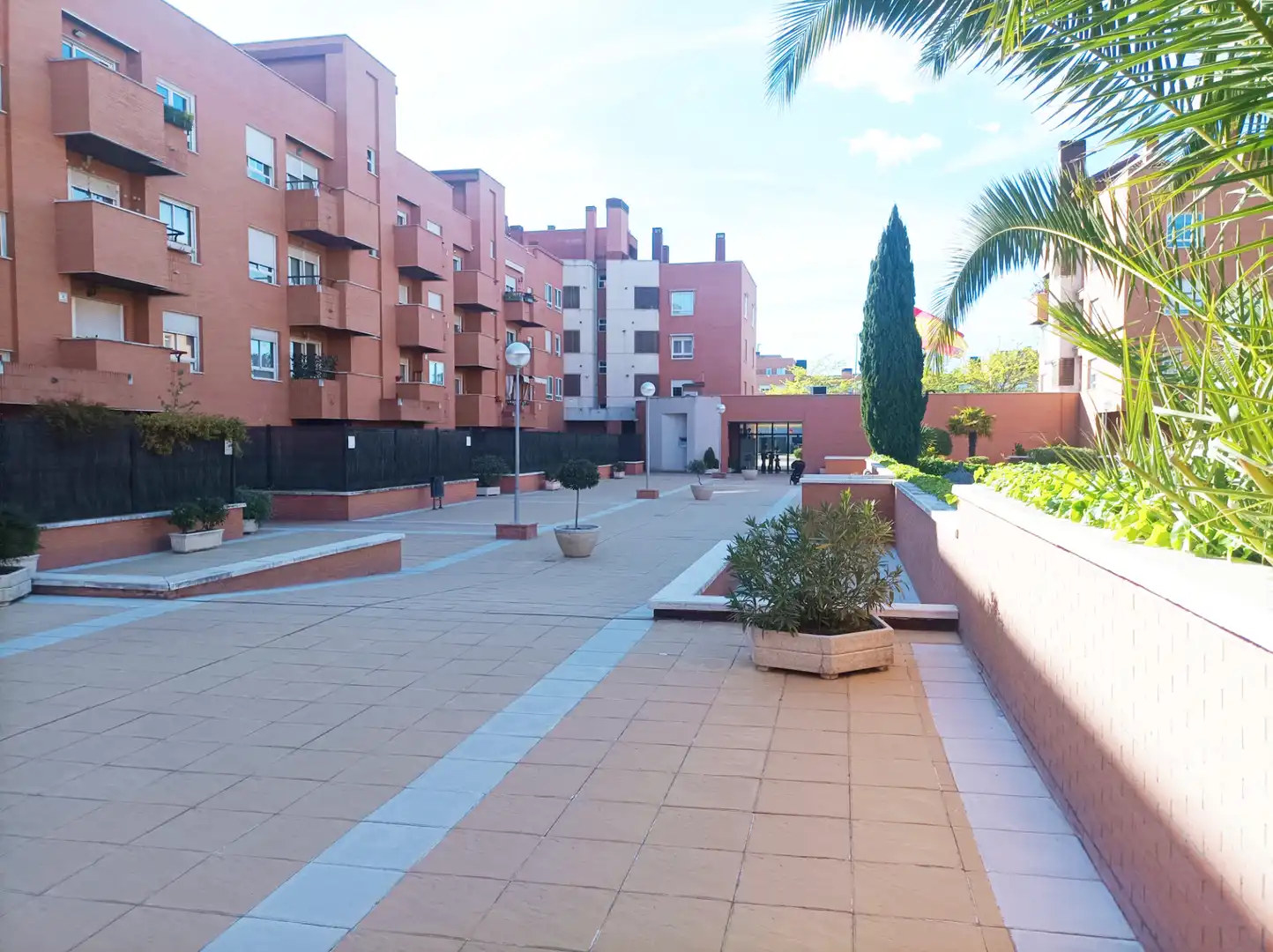 Vista exterior de Pis en venda en Las Rozas de Madrid amb Aire condicionat, Calefacció i Jardí privat