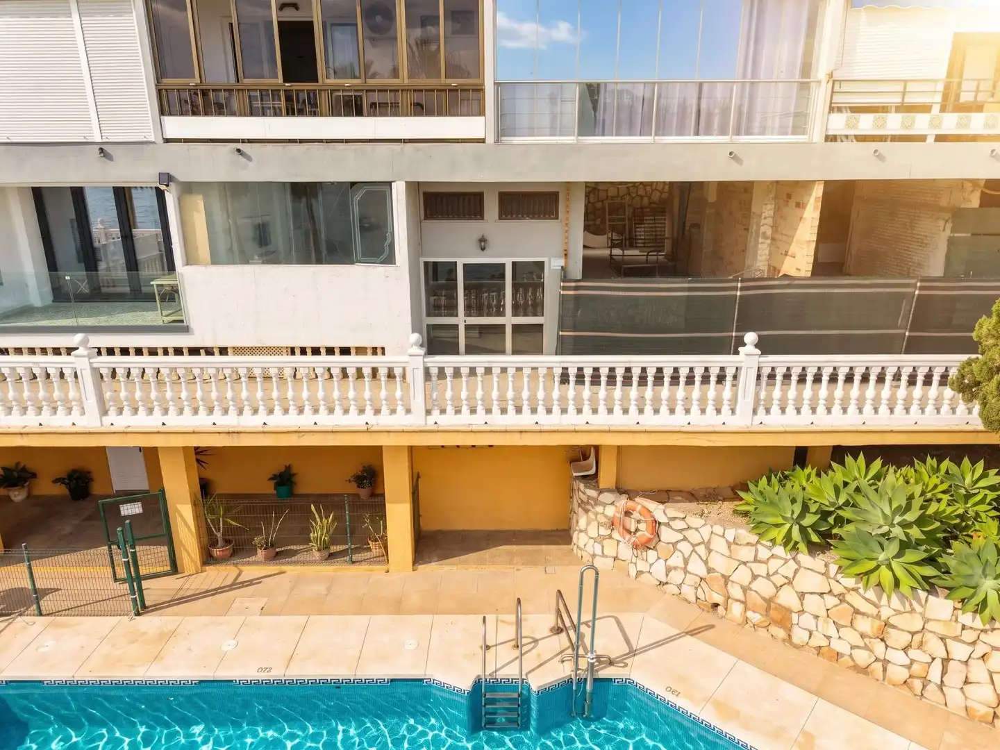 Schwimmbecken von Wohnungen zum Verkauf in Benalmádena mit Privatgarten, Terrasse und Abstellraum