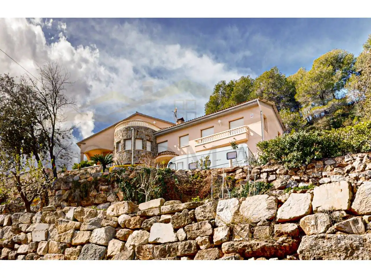Vista exterior de Casa o xalet en venda en Corbera de Llobregat amb Aire condicionat, Calefacció i Jardí privat
