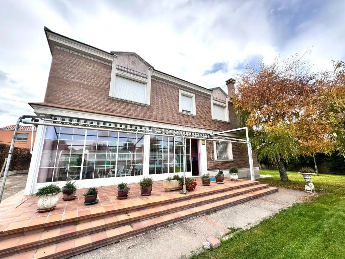 Exterior view of Houses for sale in Valladolid  with Air Conditioner, Parquet flooring and Furnished