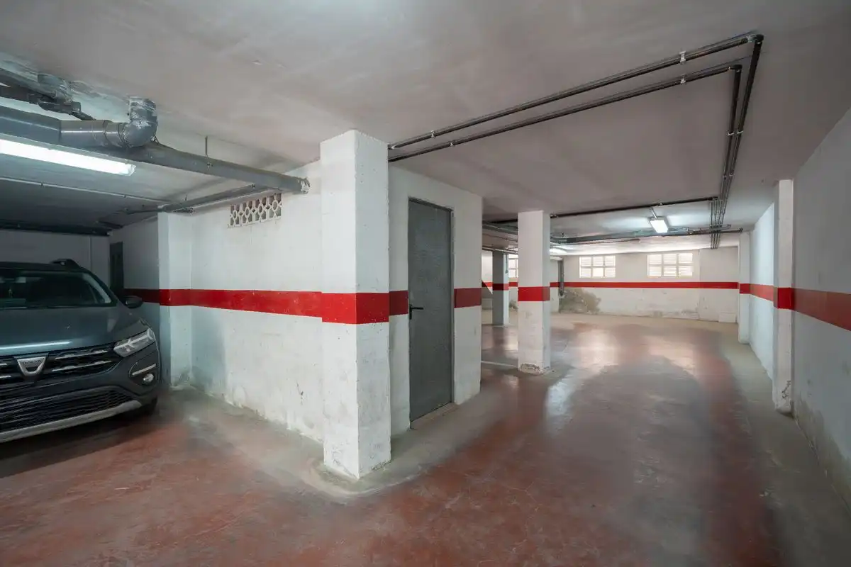 Parking de Piso en venta en Orihuela con Calefacción y Trastero