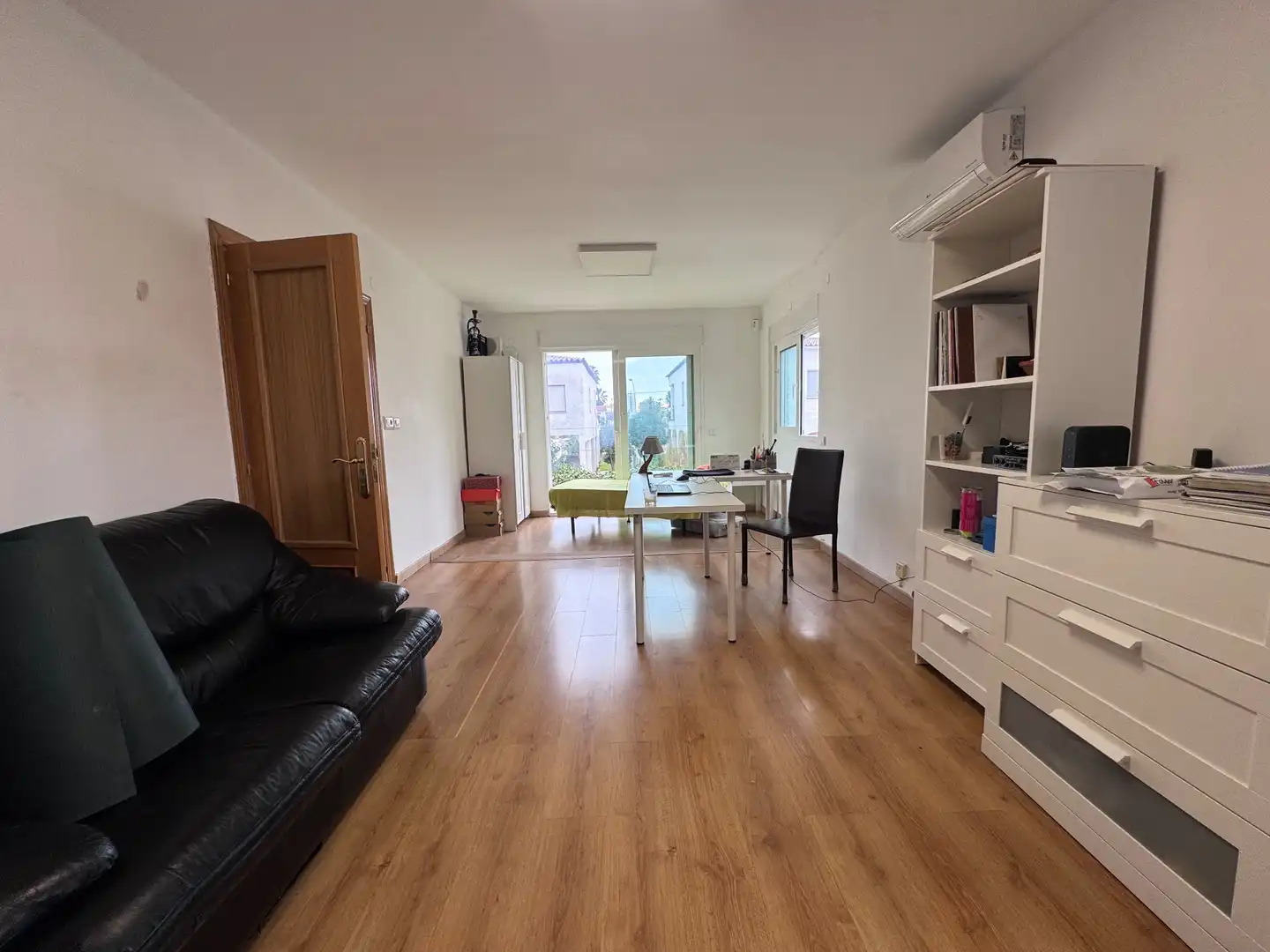 Sala de estar de Casa adosada en venta en Benicasim / Benicàssim con Aire acondicionado, Calefacción y Jardín privado