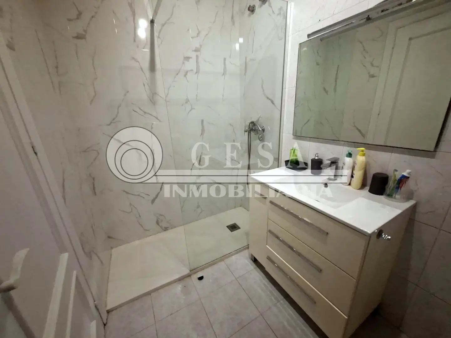 Baño de Piso en venta en Torrox con Aire acondicionado, Calefacción y Terraza