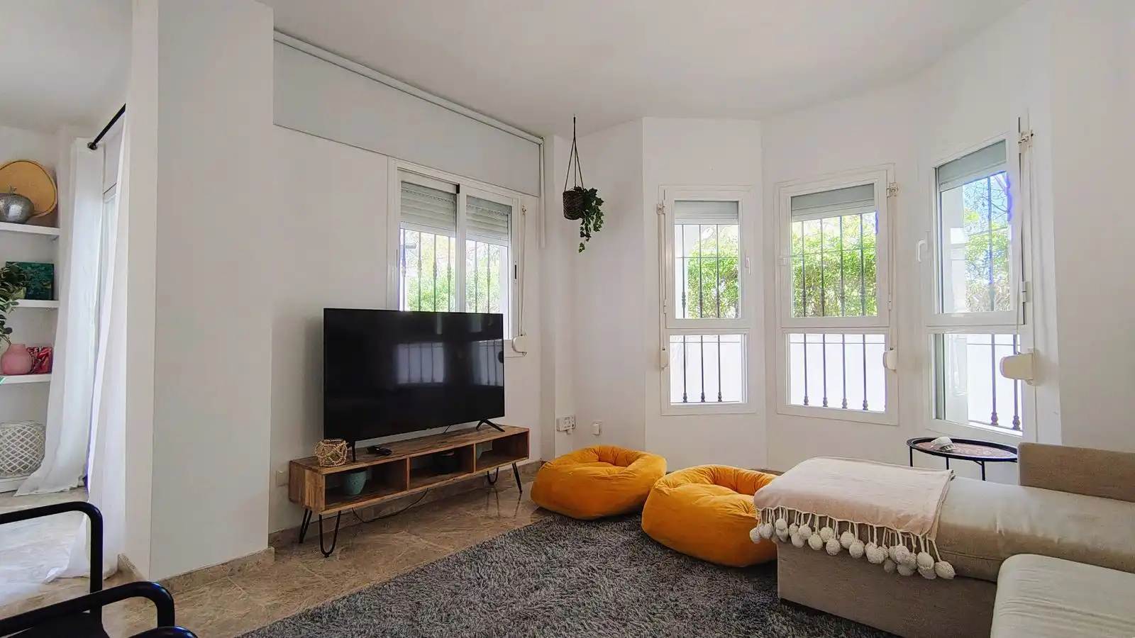 Sala d'estar de Pis en venda en Marbella amb Aire condicionat, Terrassa i Moblat