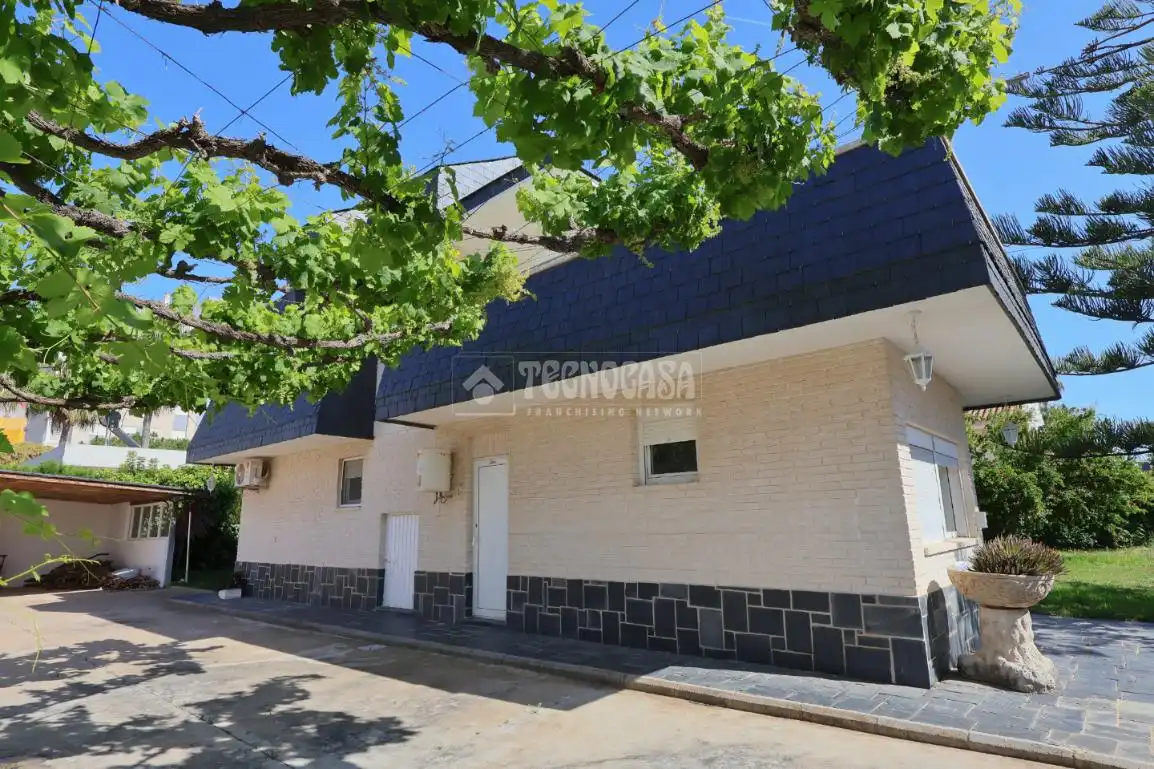 Vista exterior de Casa o chalet en venta en Canet d'En Berenguer con Aire acondicionado, Jardín privado y Terraza
