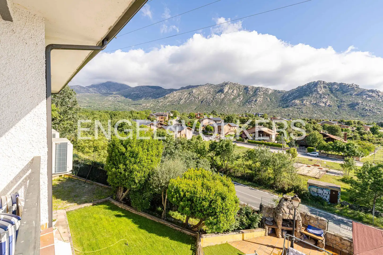 Vista exterior de Casa o xalet en venda en El Boalo - Cerceda – Mataelpino amb Aire condicionat, Calefacció i Jardí privat