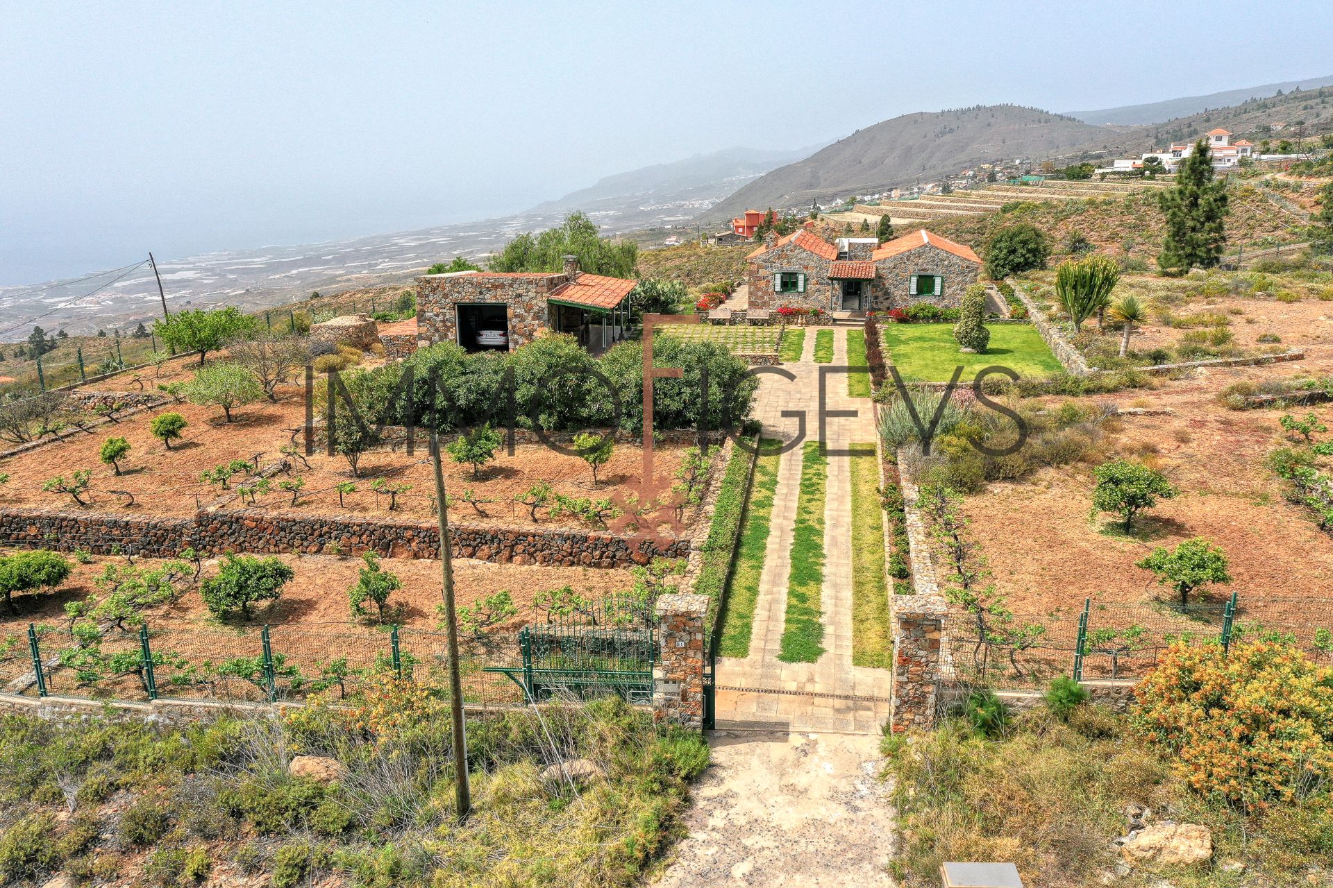 Vista exterior de Finca rústica en venda en Adeje amb Jardí privat, Terrassa i Traster