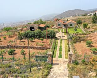 Vista exterior de Finca rústica en venda en Adeje amb Jardí privat, Terrassa i Traster