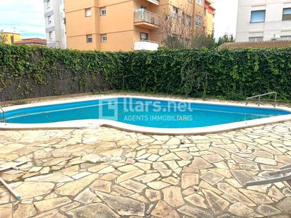 Swimming pool of Flat for sale in Vilanova i la Geltrú  with Air Conditioner, Heating and Parquet flooring