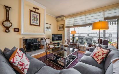 Living room of Flat for sale in  Madrid Capital