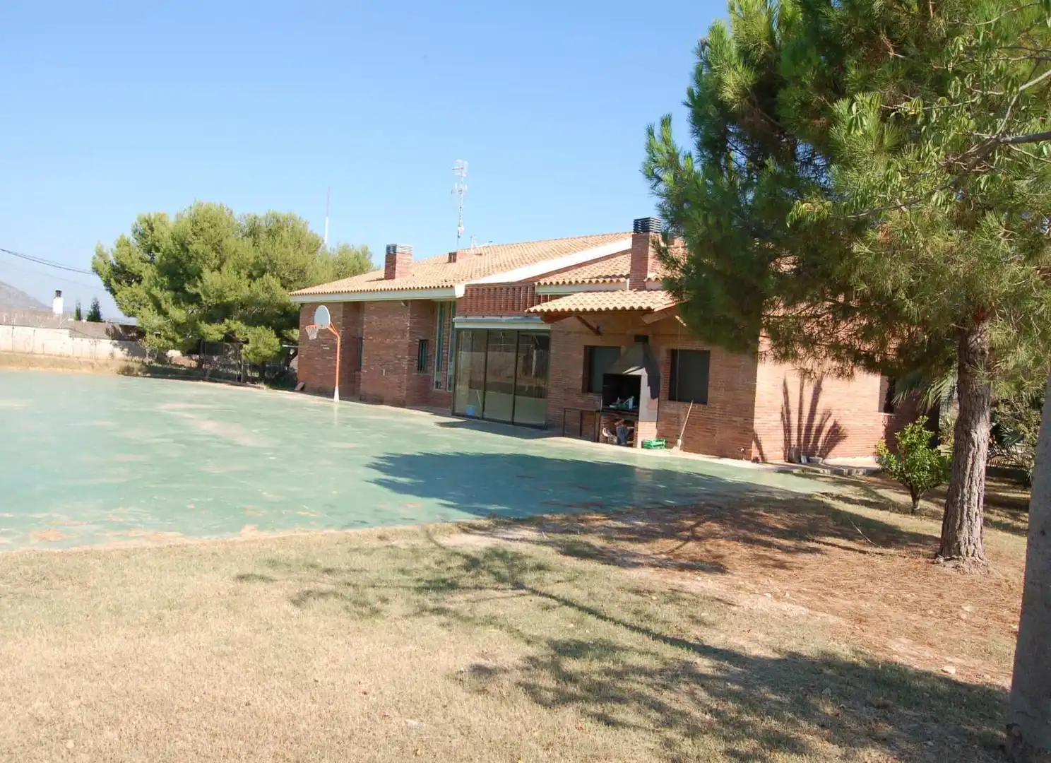 Vista exterior de Finca rústica en venda en Vilanova i la Geltrú amb Aire condicionat, Calefacció i Traster