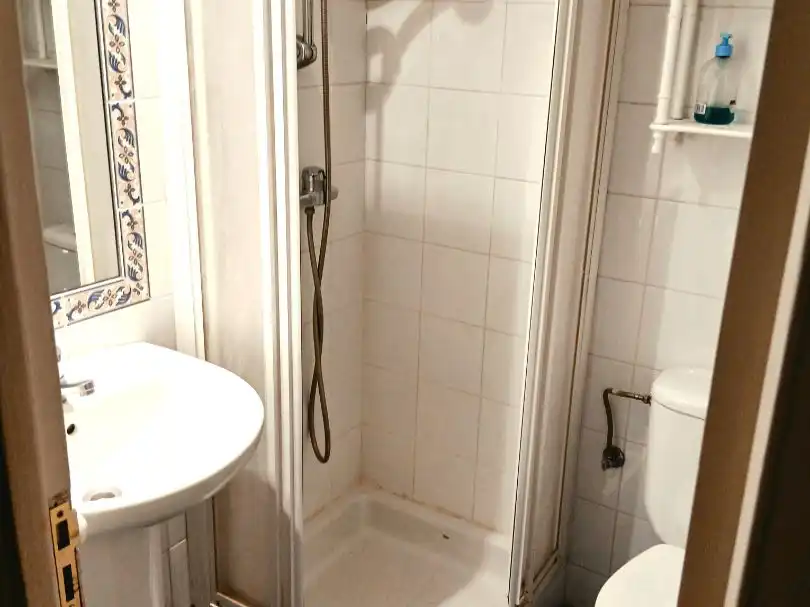 Baño de Piso en venta en Oviedo  con Balcón