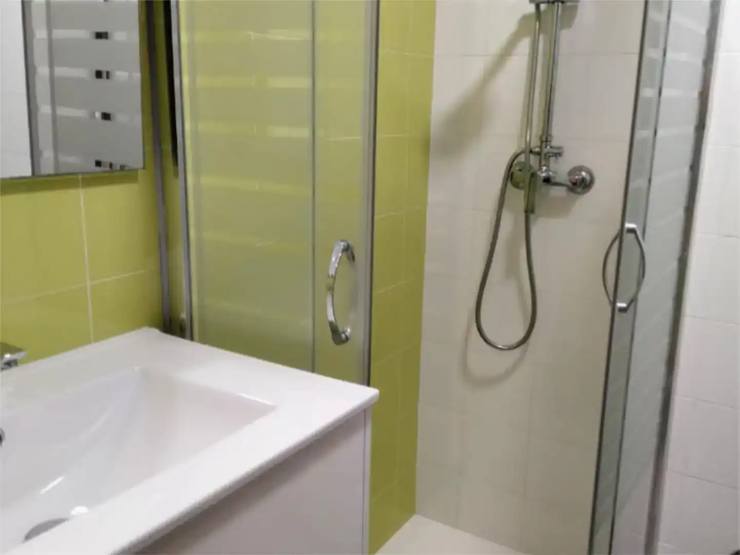 Baño de Piso de alquiler en Cabanas con Parquet, Amueblado y Horno