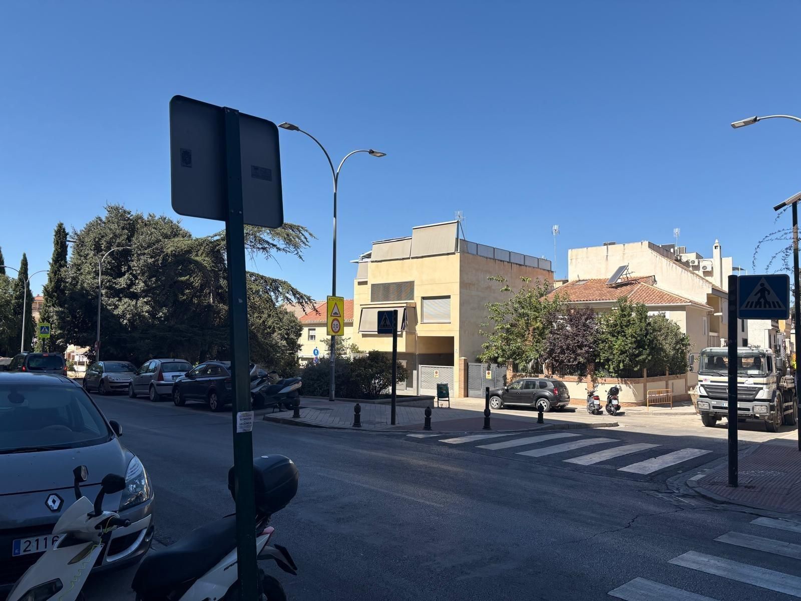 Exterior view of Premises to rent in  Granada Capital