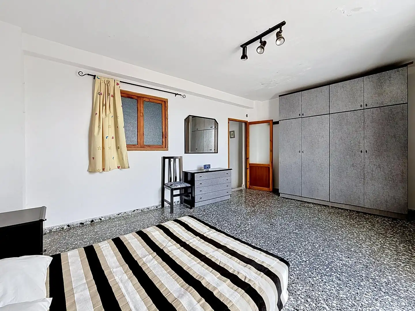 Schlafzimmer von Country house zum Verkauf in Onil mit Terrasse, Abstellraum und Balkon