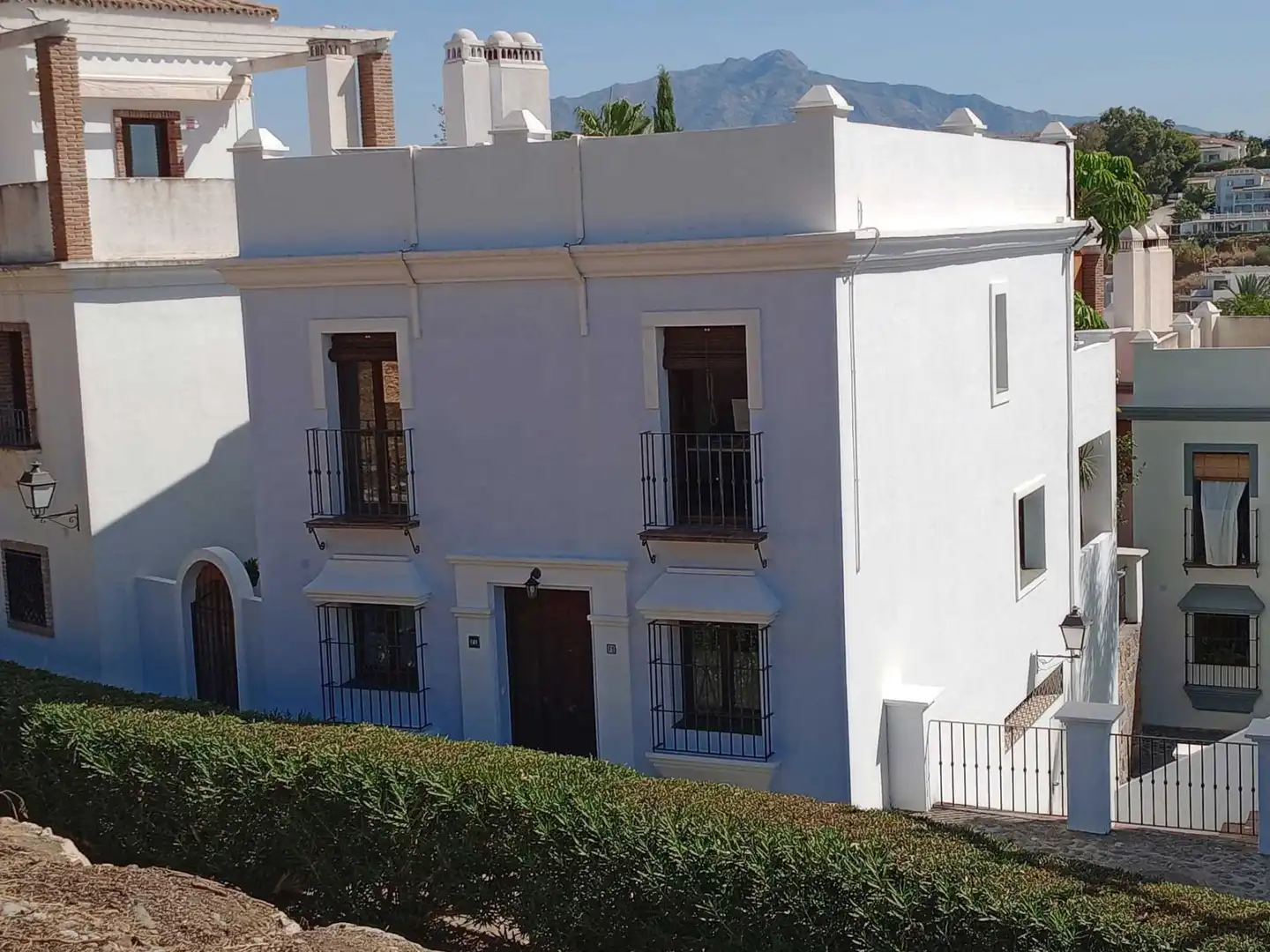 Vista exterior de Casa adosada en venta en Estepona
