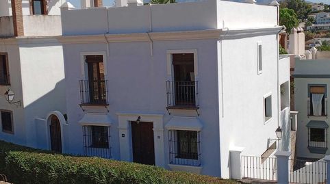 Foto 2 de Casa adosada en venta en Nueva Atalaya, Estepona