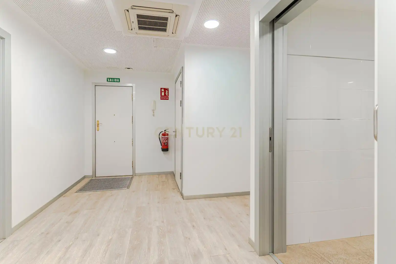 Büro zum Verkauf in Granada mit Klimaanlage und Abstellraum