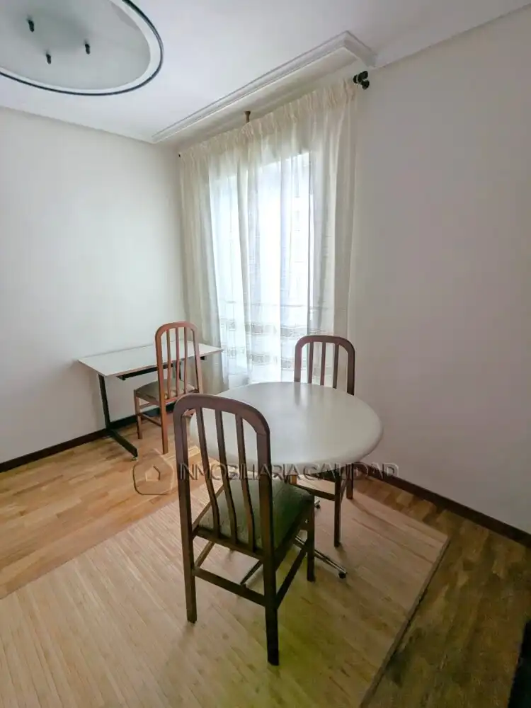 Comedor de Piso de alquiler en Burgos con Calefacción y Amueblado