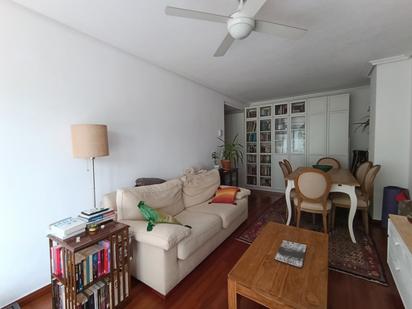 Living room of Flat to rent in  Madrid Capital  with Heating, Parquet flooring and Furnished