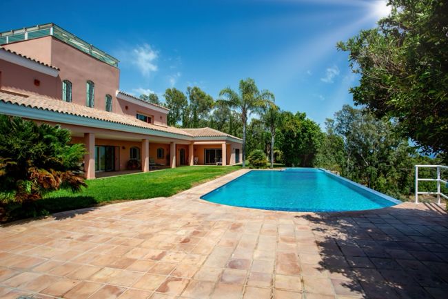 Piscina de Casa o xalet en venda en Benalmádena amb Aire condicionat, Jardí privat i Terrassa