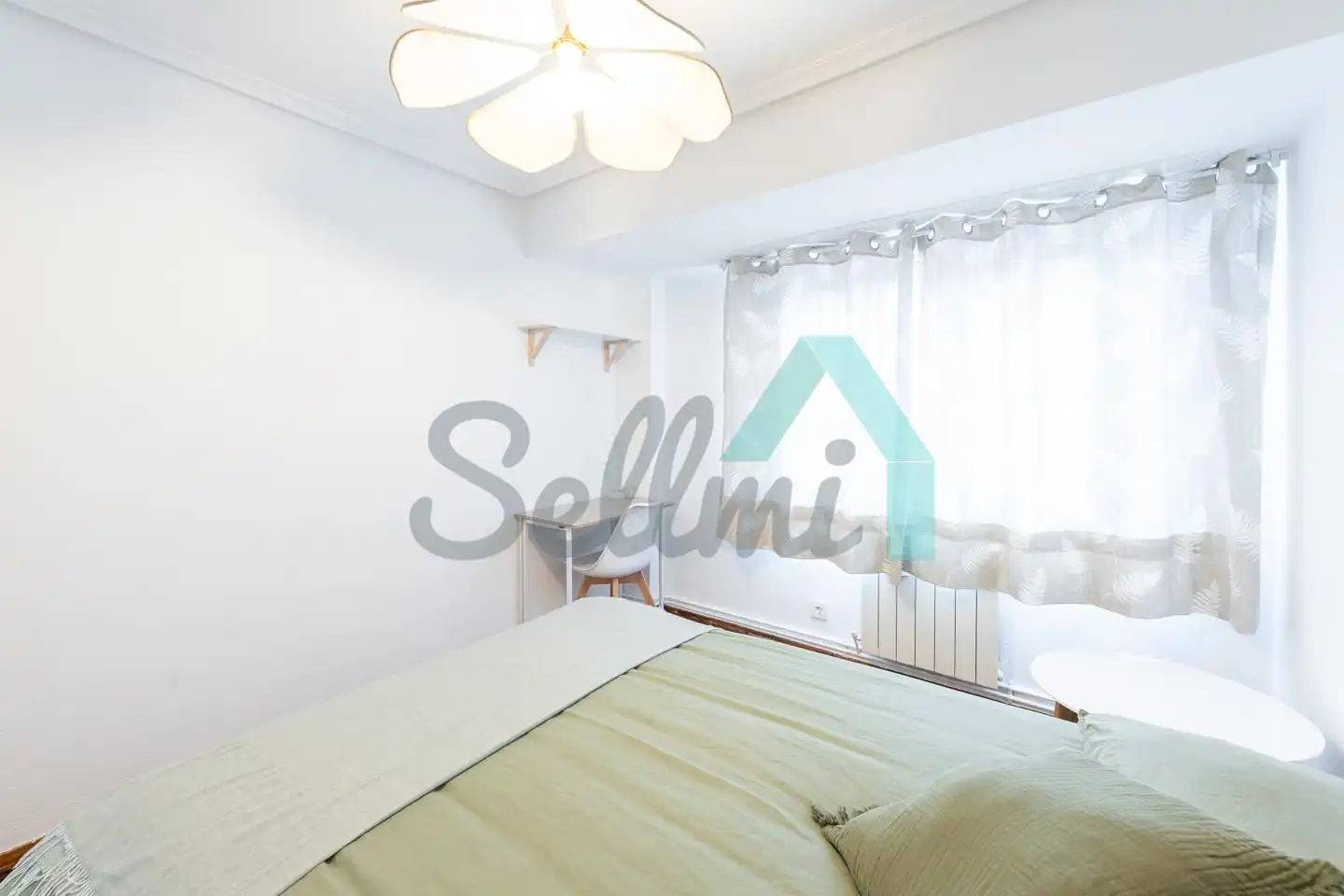 Schlafzimmer von Wohnung zur Miete in Oviedo  mit Heizung, Parkett und Terrasse