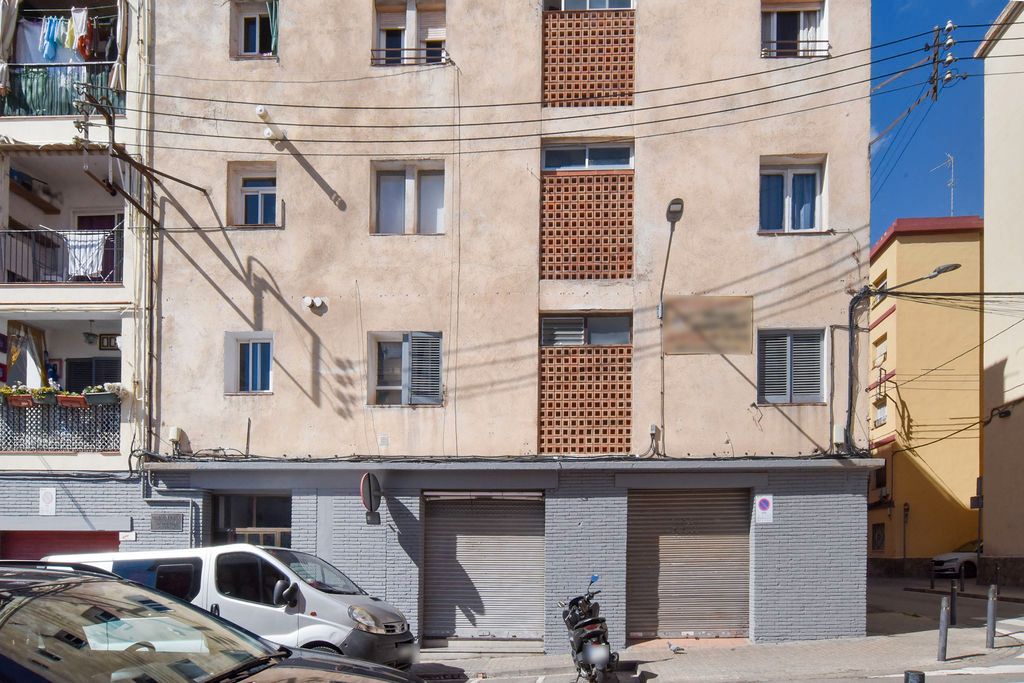 Vista exterior de Local en venda en Mataró