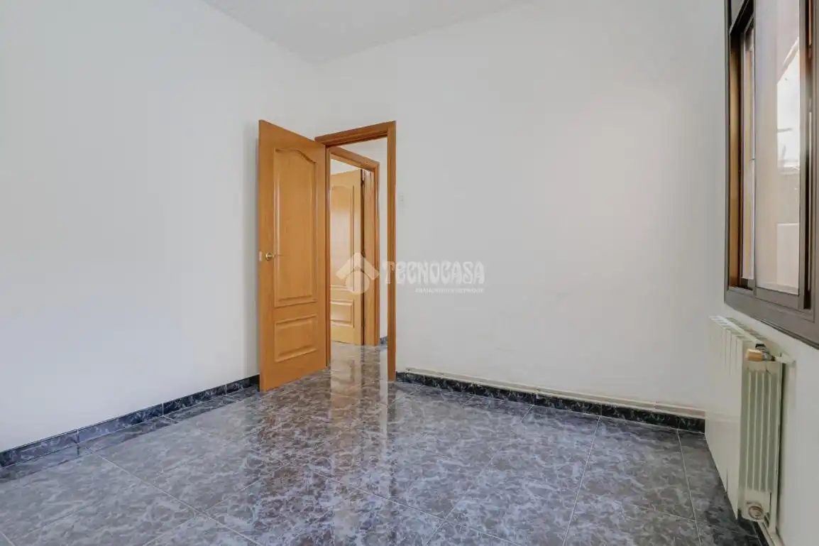Habitación de Casa adosada en venta en Montcada i Reixac con Calefacción y Balcón