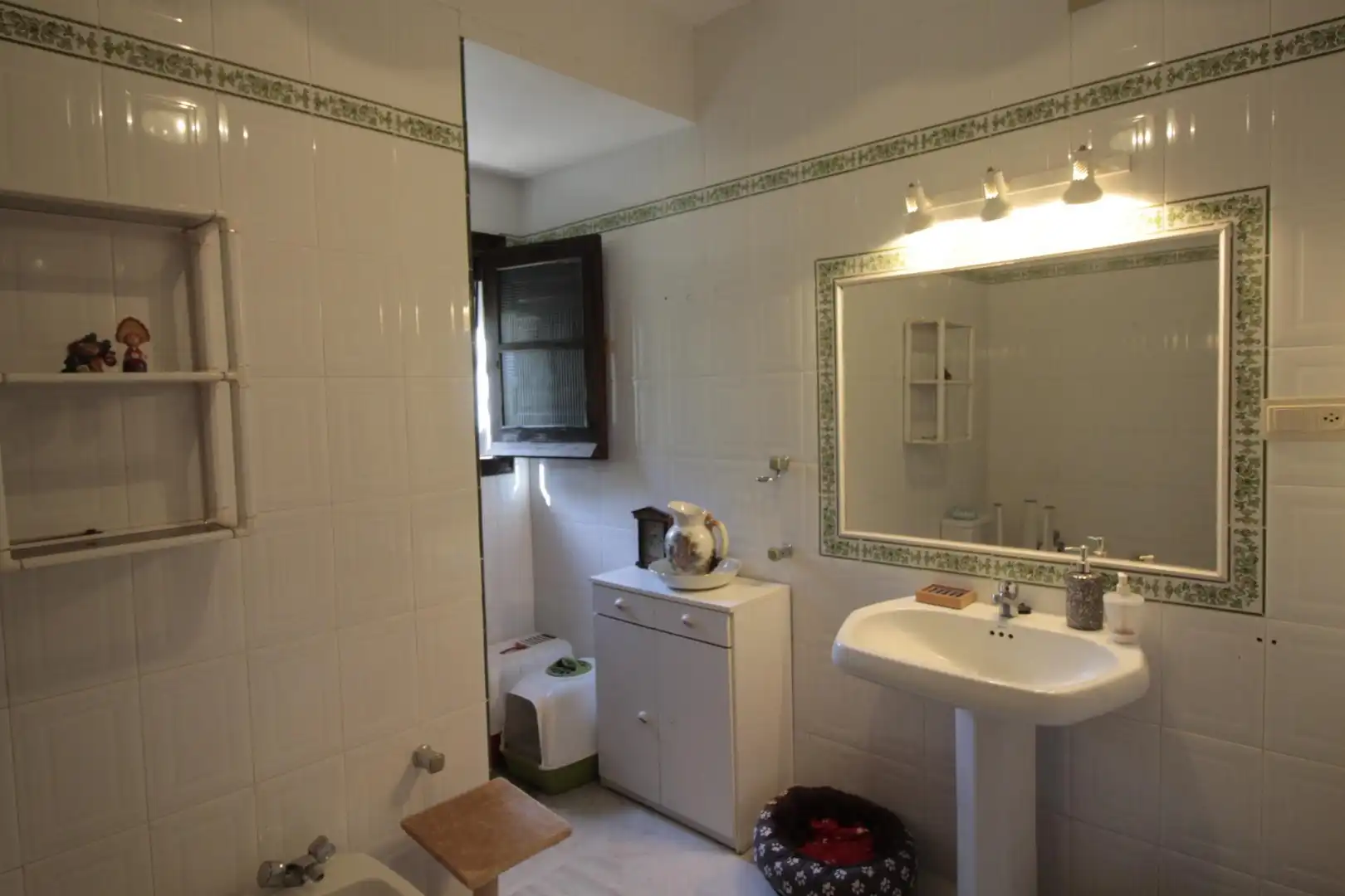 Baño de Casa o chalet en venta en El Castillo de las Guardas con Jardín privado, Trastero y Piscina