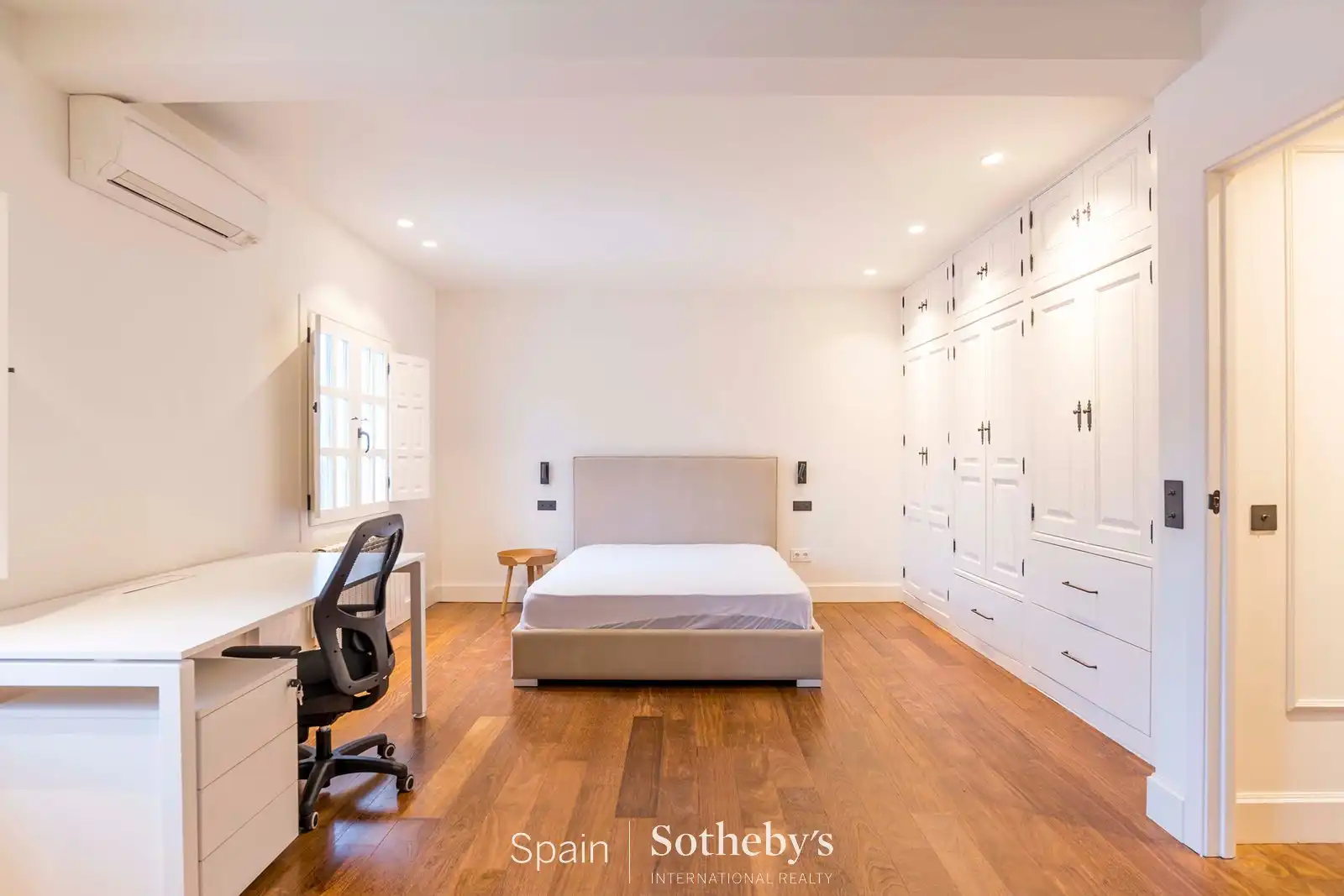 Dormitori de Casa o xalet de lloguer en Madrid amb Aire condicionat, Calefacció i Jardí privat