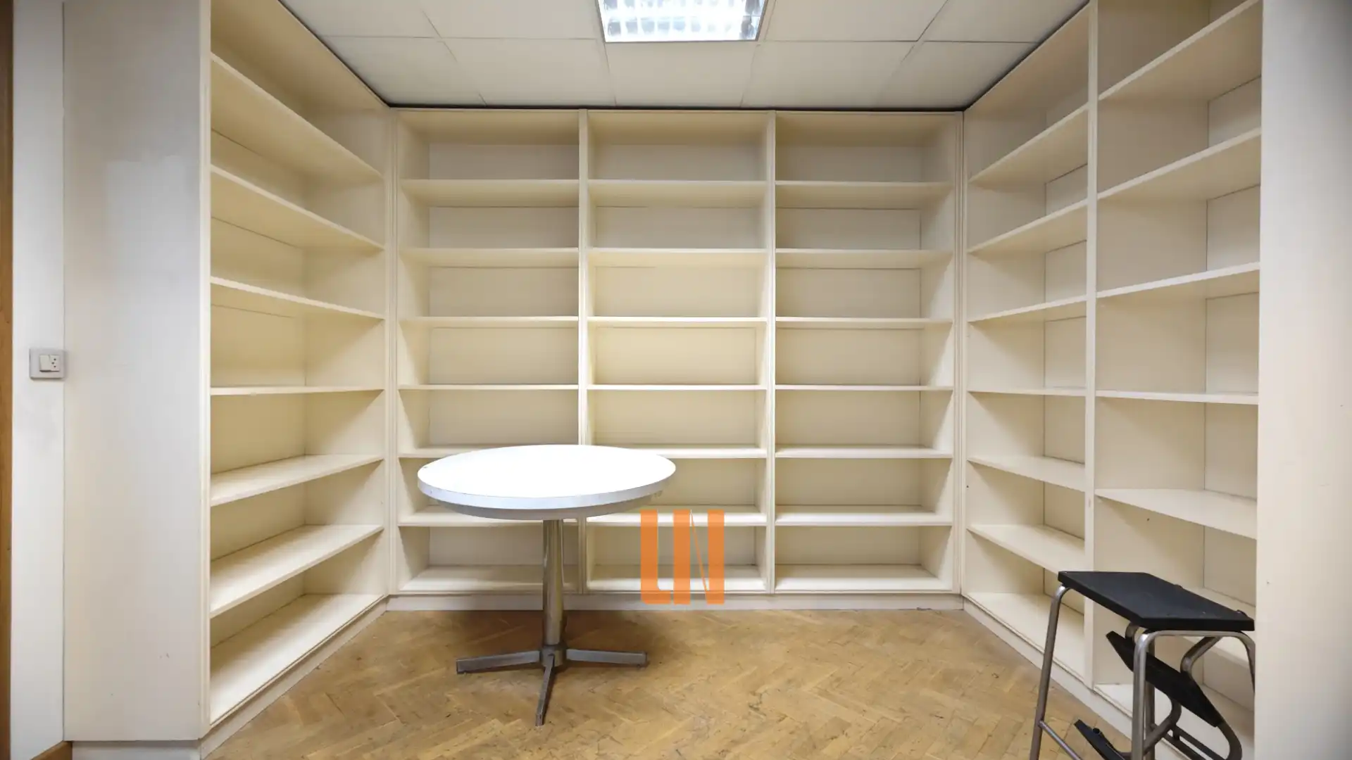Büro zur Miete in A Coruña Capital  mit Heizung und Internet