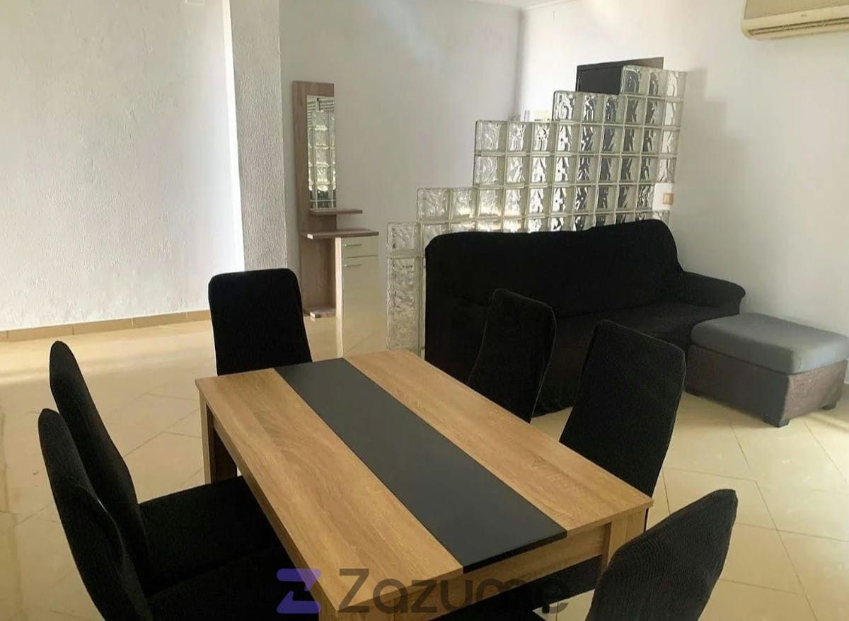 Single-family semi-detached for rent in C. Rafael Gordillo, Guillena pueblo