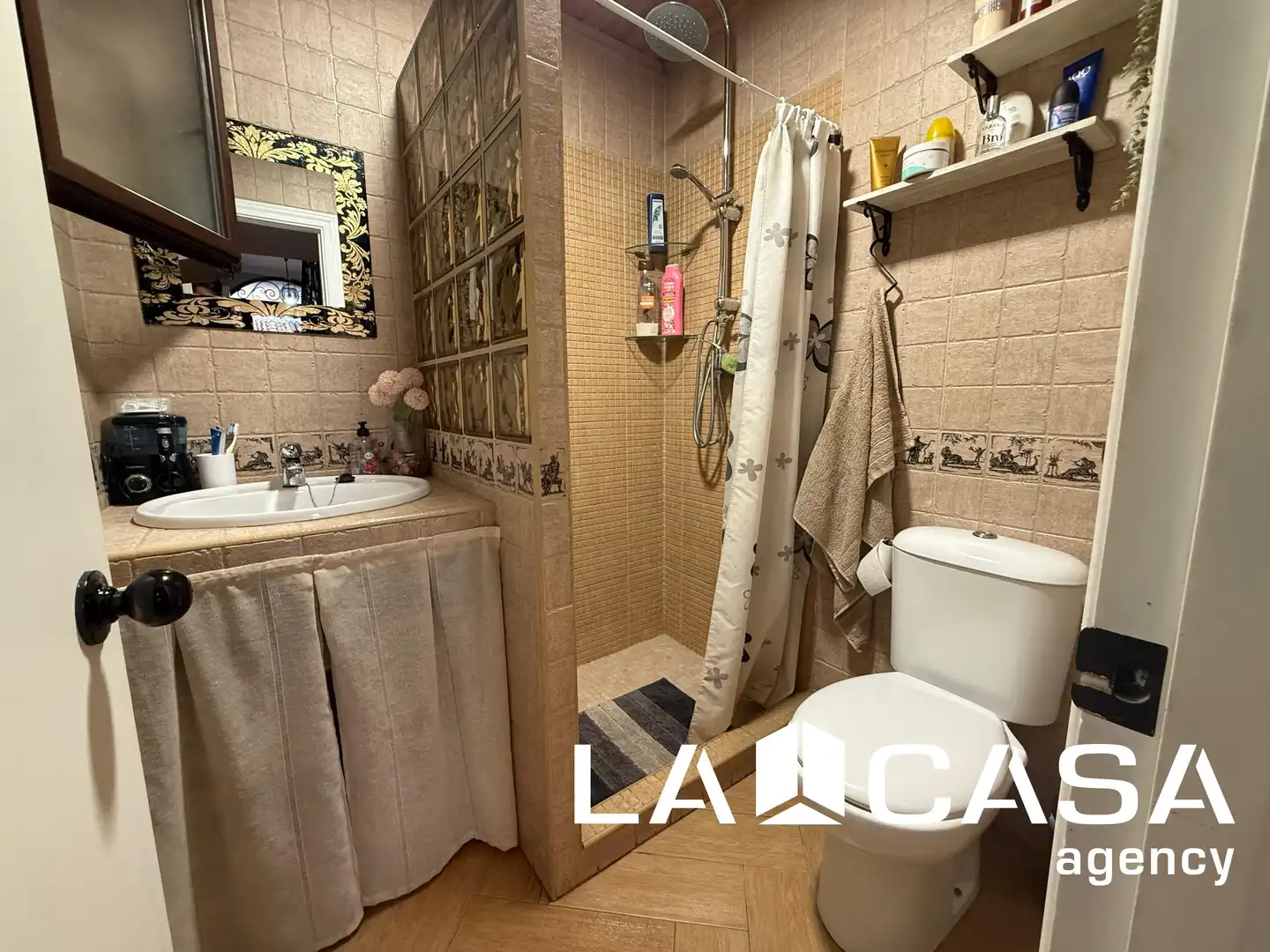 Bathroom of Detached homes for sale in Dos Hermanas  with Air Conditioner, Terrace and Storage room