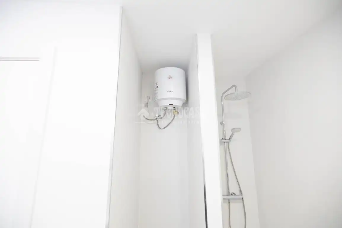 Baño de Piso en venta en Telde con Alarma