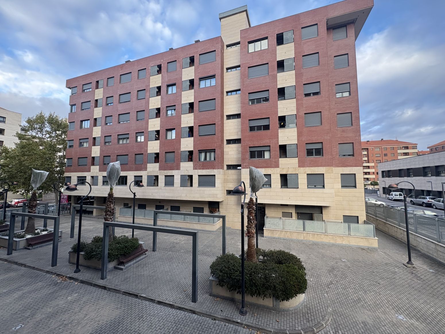 Exterior view of Flat for sale in  Logroño  with Air Conditioner, Heating and Parquet flooring