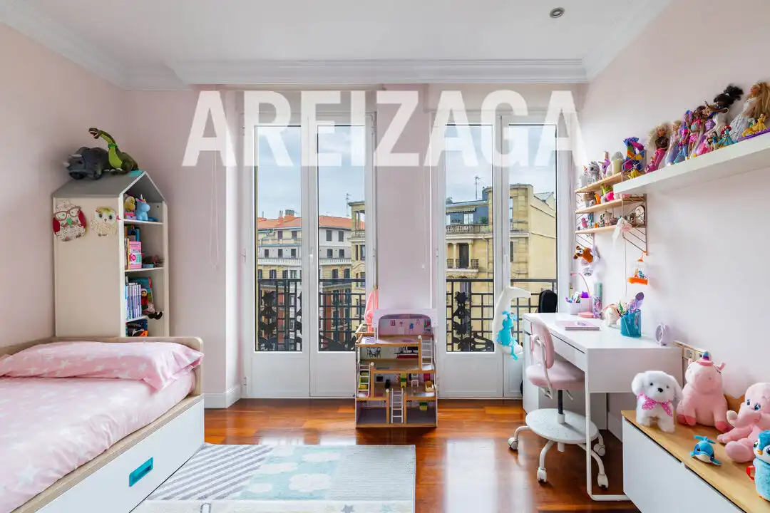 Habitación de Piso en venta en Donostia - San Sebastián  con Calefacción, Terraza y Trastero