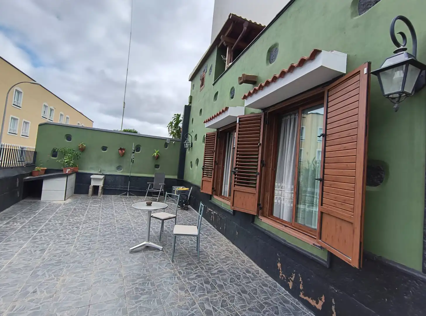 Vista exterior de Casa o chalet en venta en Los Realejos con Jardín privado, Terraza y Amueblado
