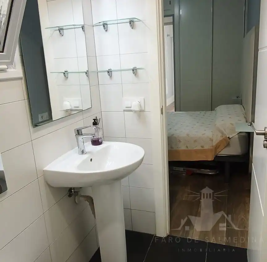 Bany de Apartament en venda en Chipiona amb Aire condicionat