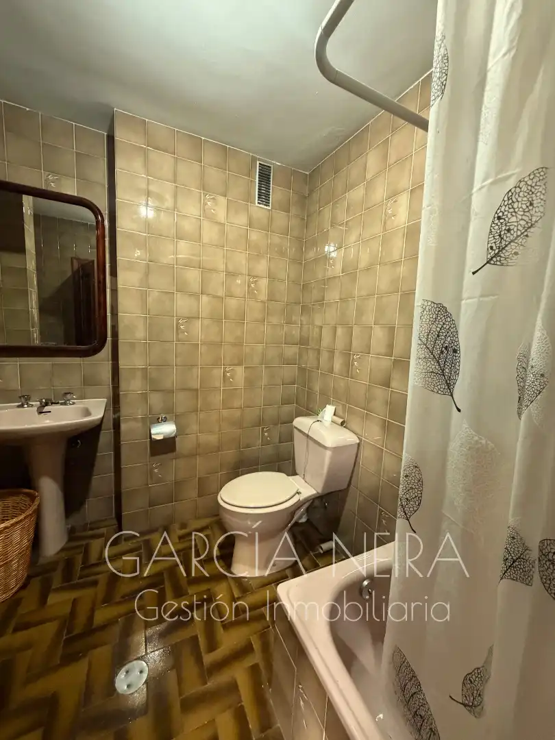 Bathroom of Flat for rent in Noreña  with Heating, Parquet flooring and Furnished