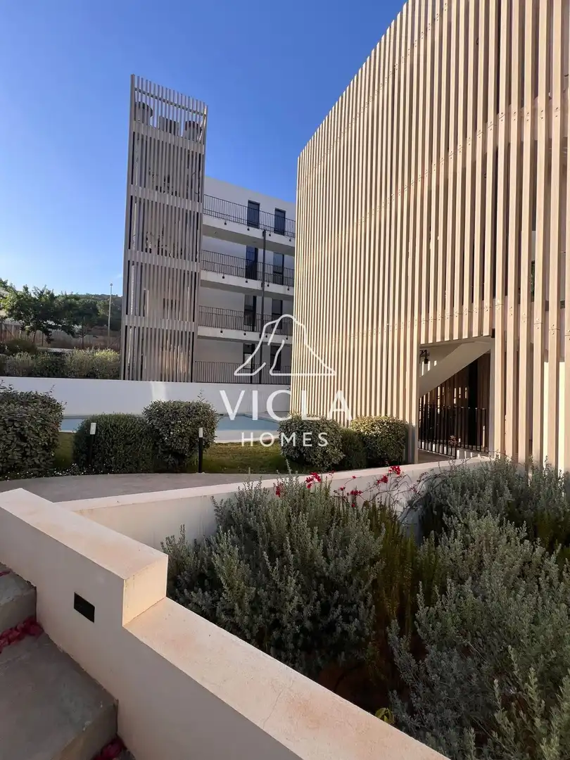 Außenansicht von Wohnung zur Miete in Santa Eulària des Riu mit Klimaanlage, Heizung und Terrasse