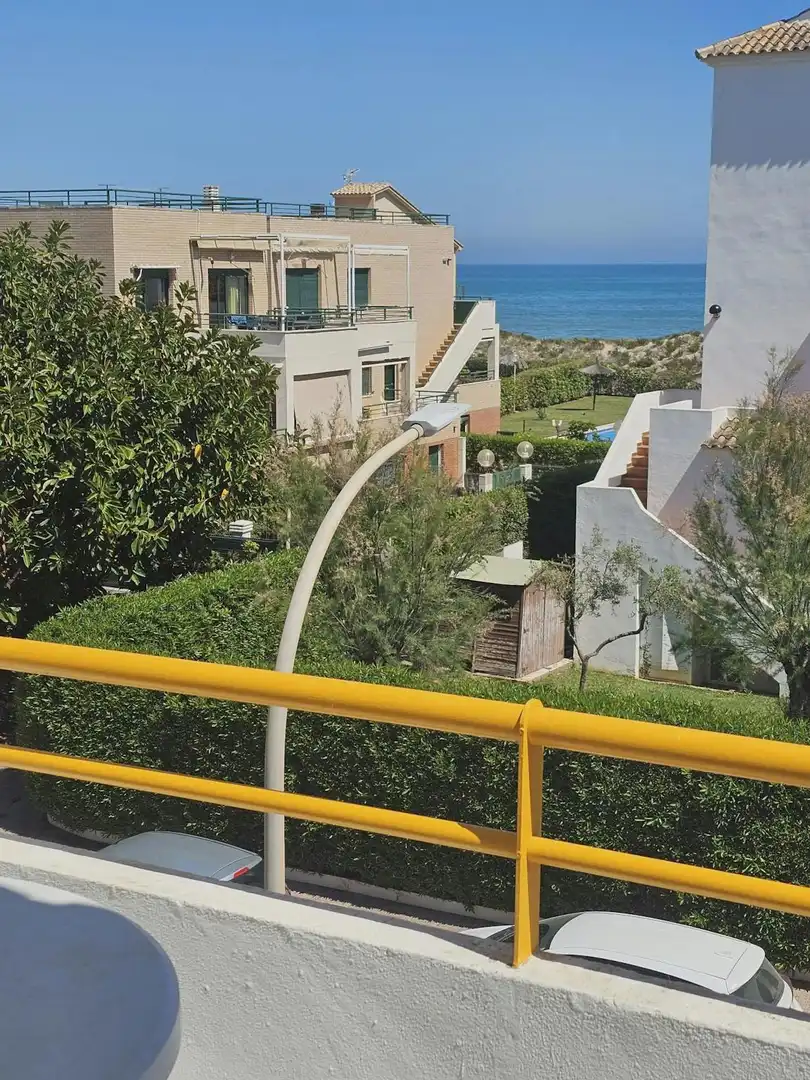 Vista exterior de Pis de lloguer en Oliva amb Jardí privat, Moblat i Rentadora