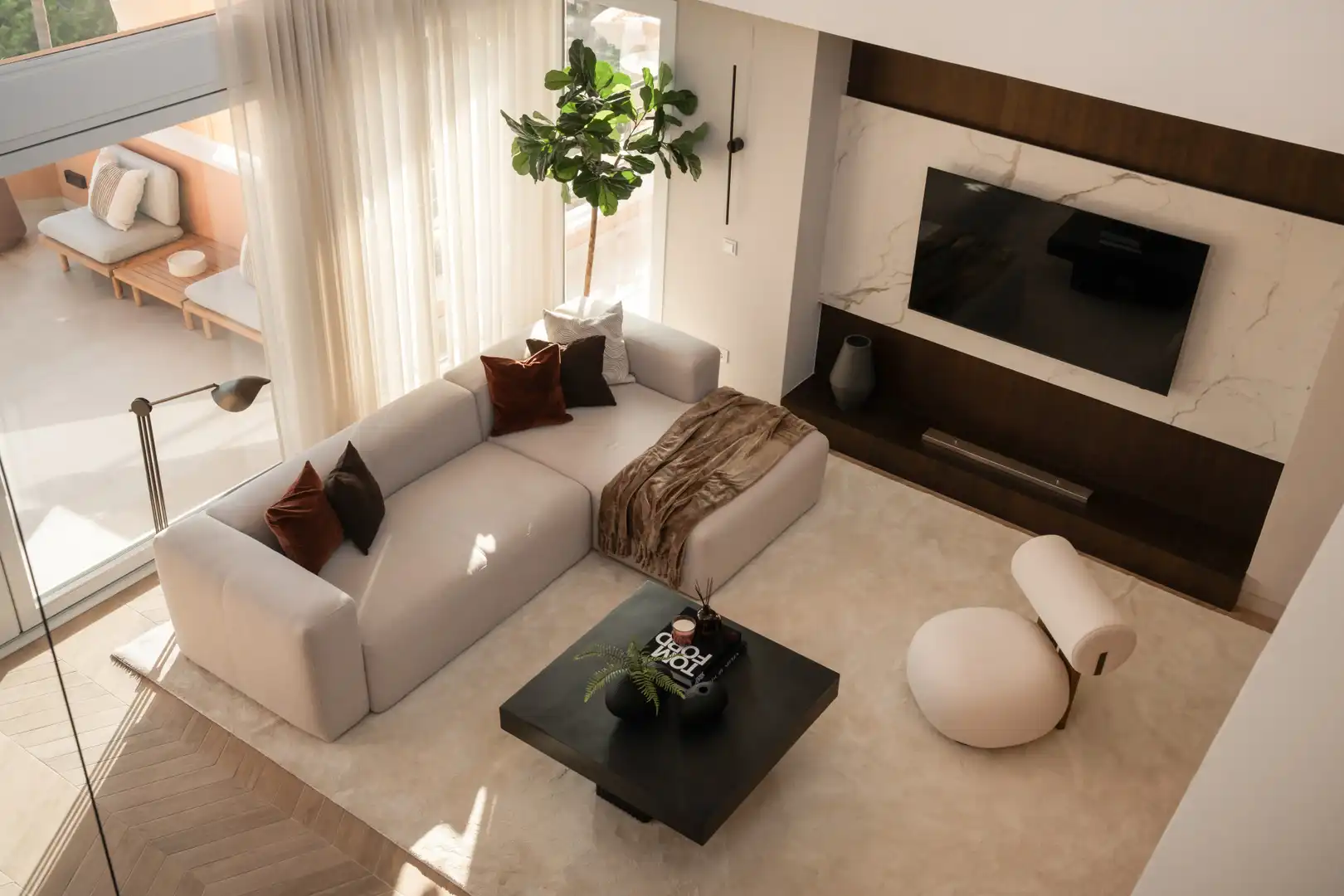 Sala d'estar de Àtic en venda en Marbella amb Aire condicionat, Terrassa i Piscina