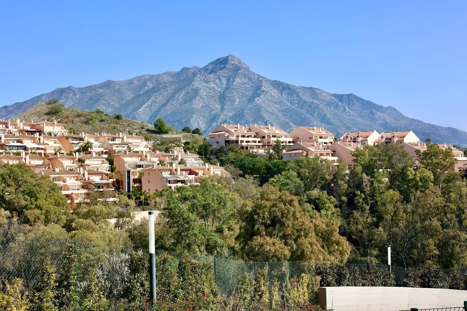 Exterior view of Flat for sale in Marbella  with Air Conditioner, Private garden and Terrace