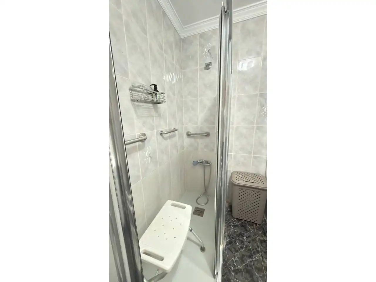 Baño de Piso en venta en Vélez-Málaga con Aire acondicionado, Terraza y Piscina comunitaria