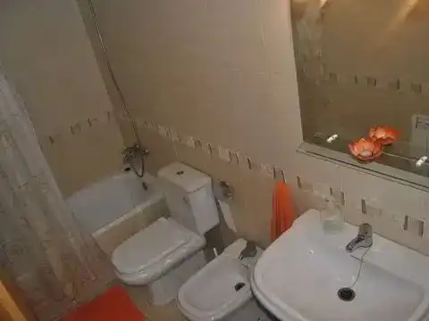 Bany de Pis en venda en El Tiemblo  amb Aire condicionat i Piscina